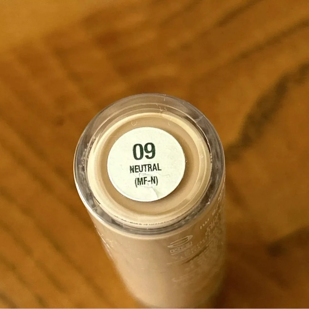 Clinique Gift Set: About Eyes, Clean, Moisture, Take Day Off, PLUS Magenta Lip - Picture 11 of 16